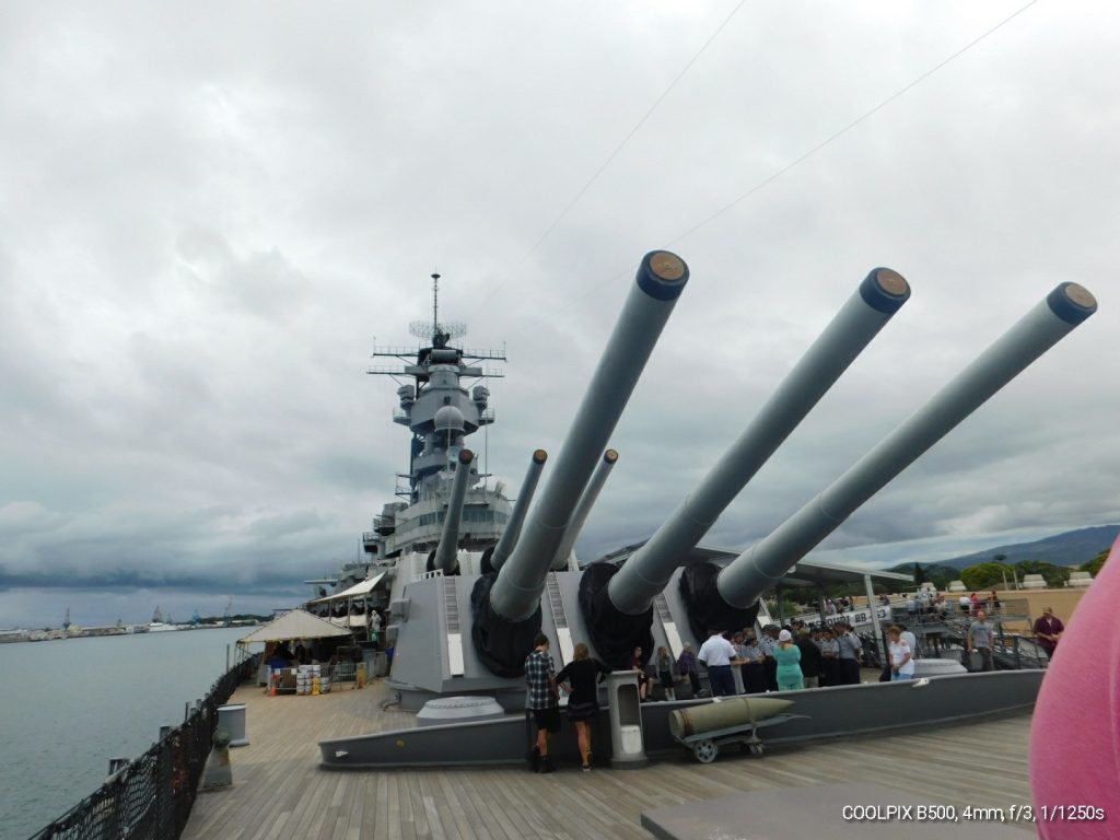 The guns on board of the USS Missouri Pearl Harbor: Where the World War II Ended. When you visit the Pearl Harbor memorial in Hawai’i, do not miss a side trip to the battleship U.S.S. Missouri. No only is this where the war started for the USA, but the USS Missouri is where the war ended with the Japanese surrender. Step into national and world history! This is an easy day trip from Honolulu. 