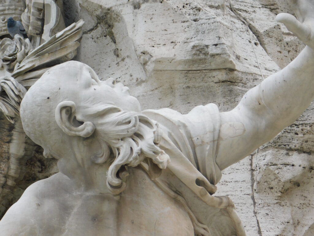 statue of person holding up their hand, hoping for compensation for EU flight delay.