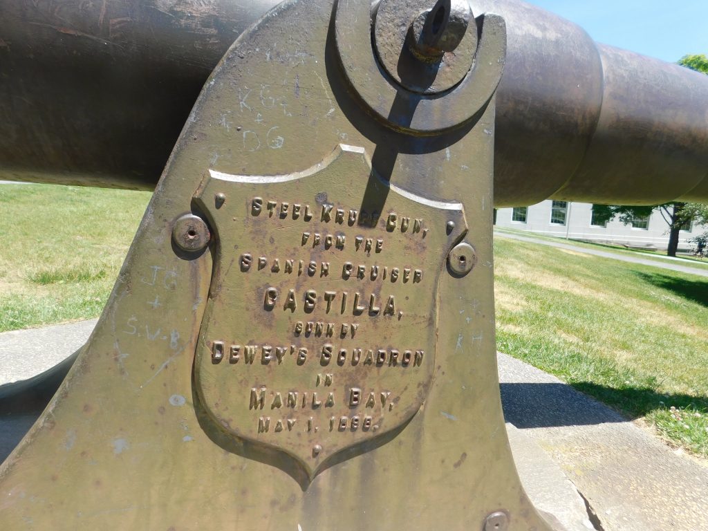 Steel gun from the Spanish cruiser Castilla. 