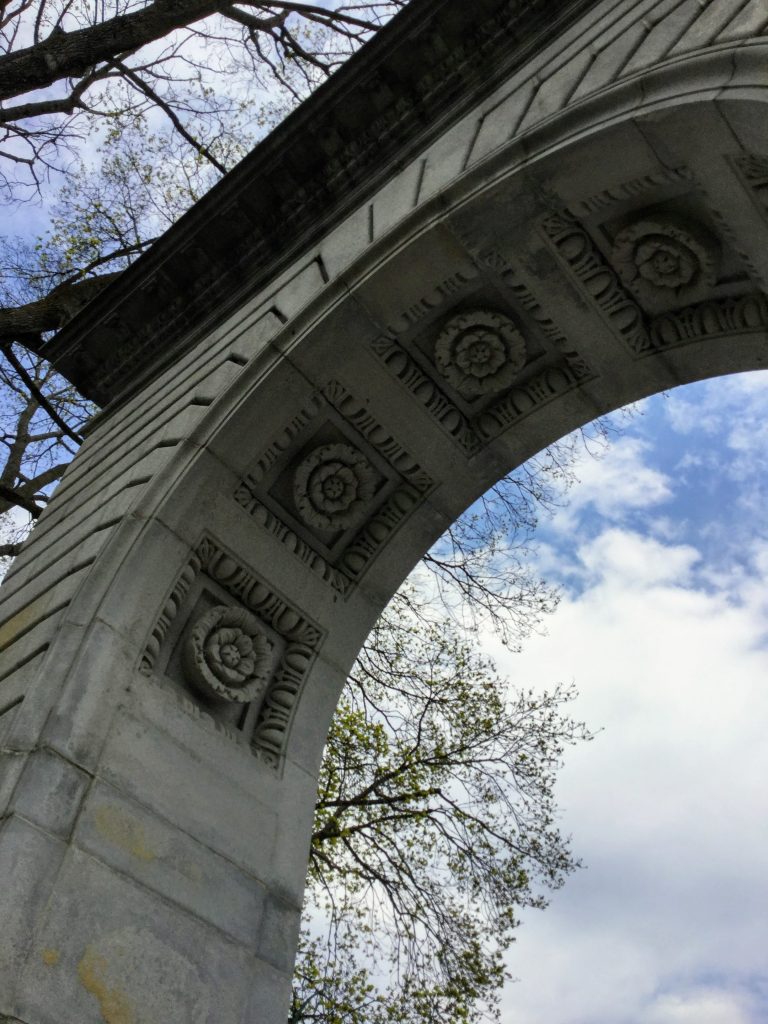 memorial arch in front of the New Hampshire State House