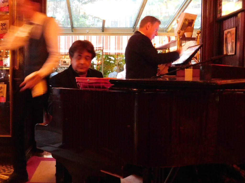 Piano player at La Closerie