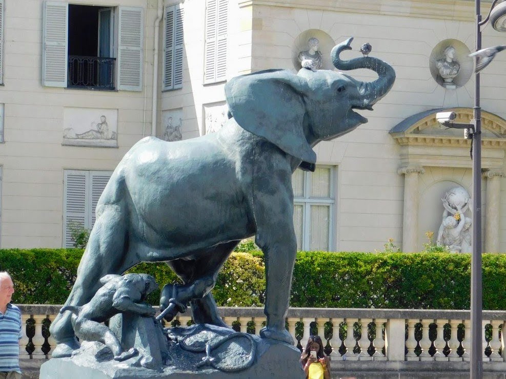 Elephant statue, in front of Musee d'Orsay
Learn how to beat this tourist scam: the shell game