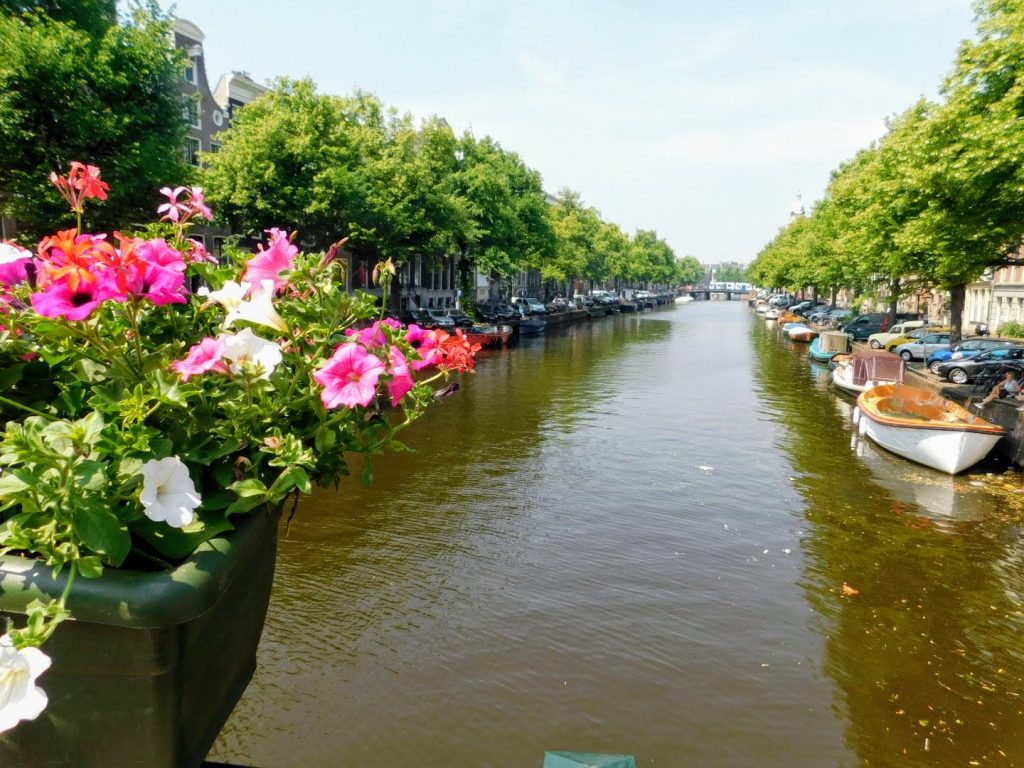 The Waldorf Astoria Amsterdam is located in Canals Neighborhood, an UNESCO World Heritage Site