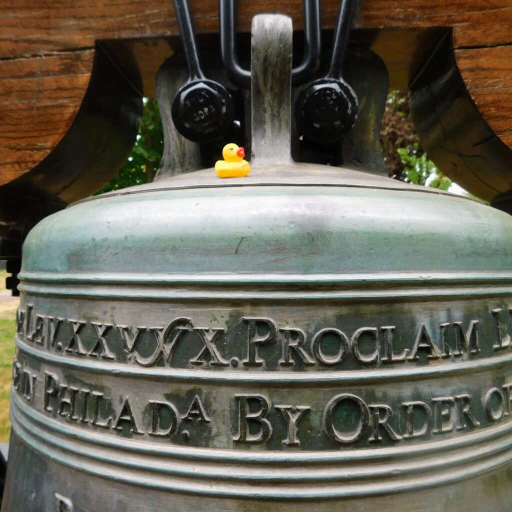 Liberty bell replica with Kwek, Flat Stanley